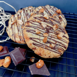 Cookie aux cacahuètes caramélisées et chocolat